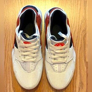 Authentic Nike Huraches Size 5.5 Youth Women’s Size 7